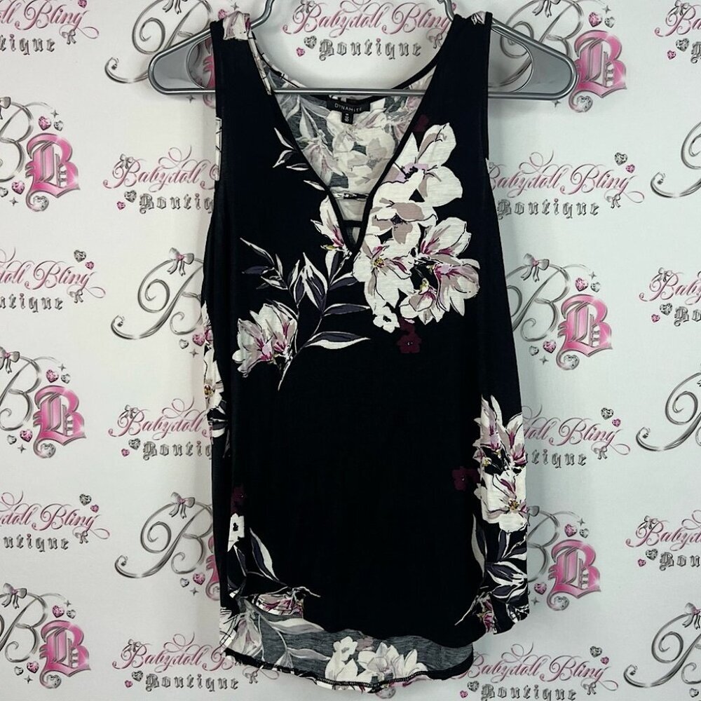 Dynamite tank top Vneck flowers strappy Black and White Floral Tank Top